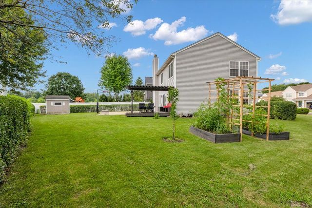 1 Stratford Court, South Elgin, IL 60177