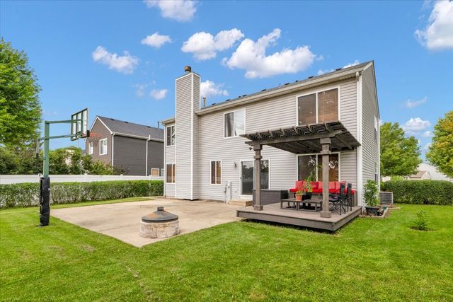 1 Stratford Court, South Elgin, IL 60177