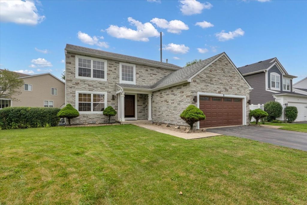 1 Stratford Court, South Elgin, IL 60177