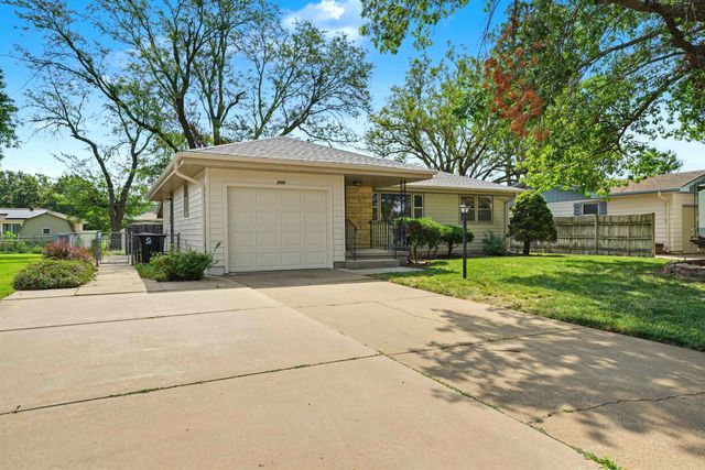 2093 Wesley St., Salina, KS 67401