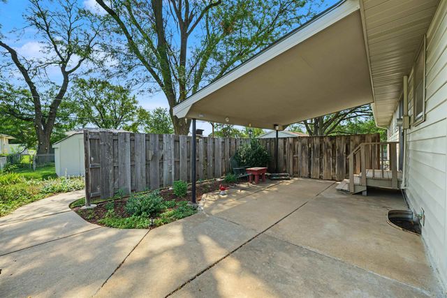 2093 Wesley St., Salina, KS 67401
