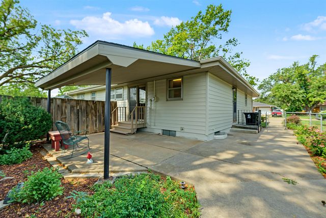 2093 Wesley St., Salina, KS 67401