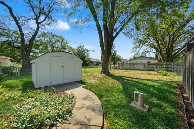 2093 Wesley St., Salina, KS 67401