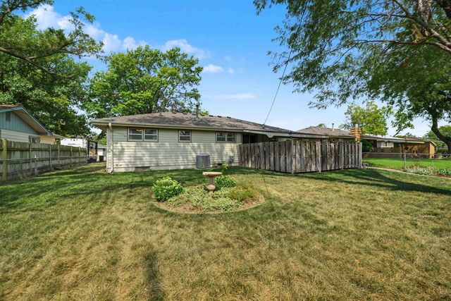2093 Wesley St., Salina, KS 67401