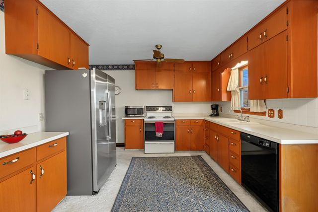 2093 Wesley St., Salina, KS 67401