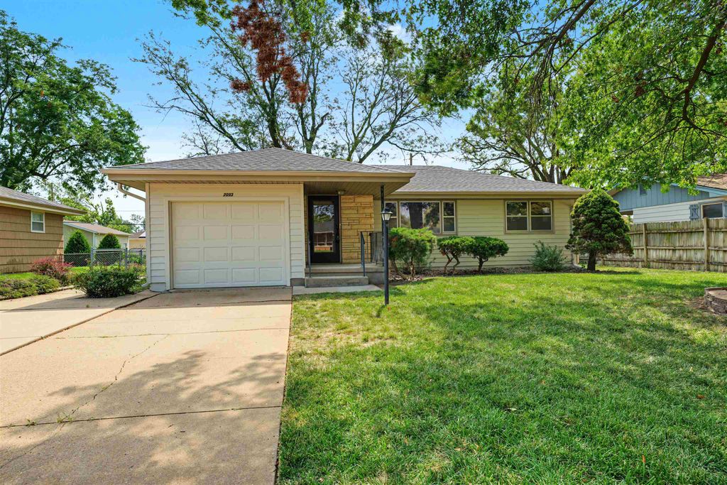 2093 Wesley St., Salina, KS 67401