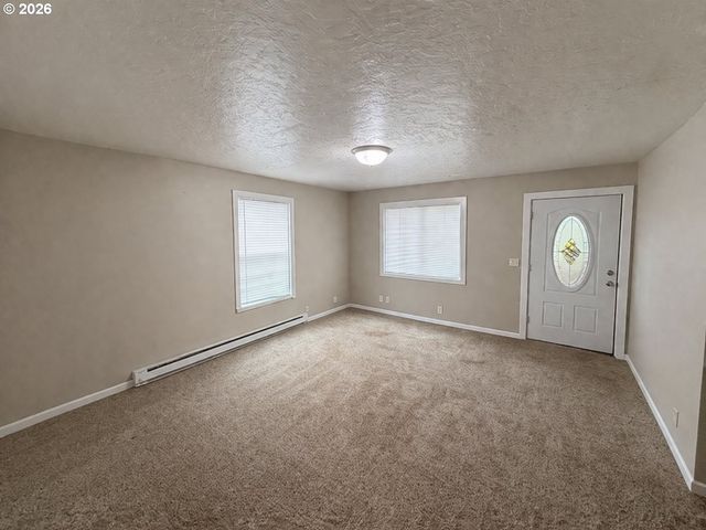 3215 Se VINEYARD Rd, Milwaukie, OR 97267