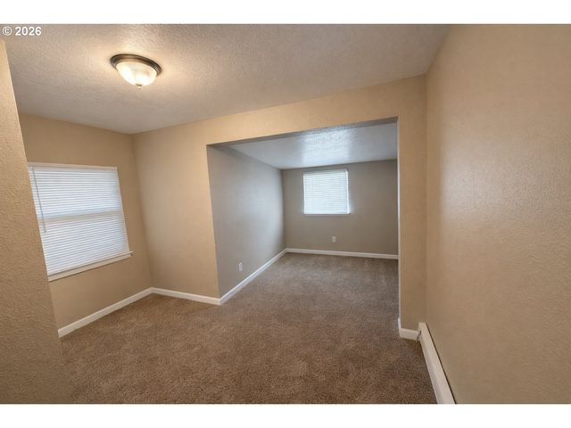 3215 Se VINEYARD Rd, Milwaukie, OR 97267