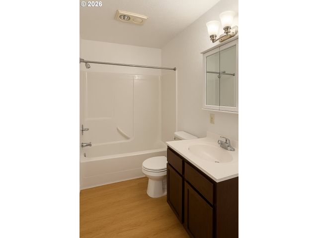 3215 Se VINEYARD Rd, Milwaukie, OR 97267