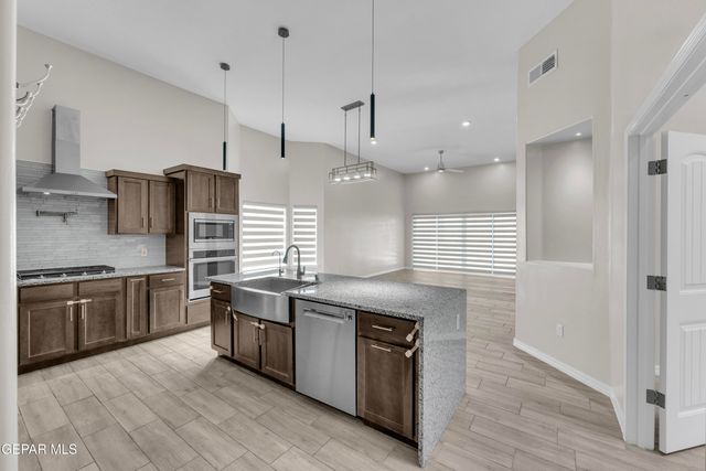 13729 LAGO VISTA Avenue, Horizon City, TX 79928