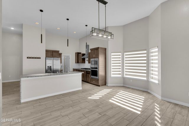 13729 LAGO VISTA Avenue, Horizon City, TX 79928