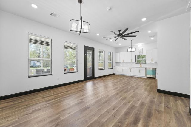210 Canary Street, Point Blank, TX 77364