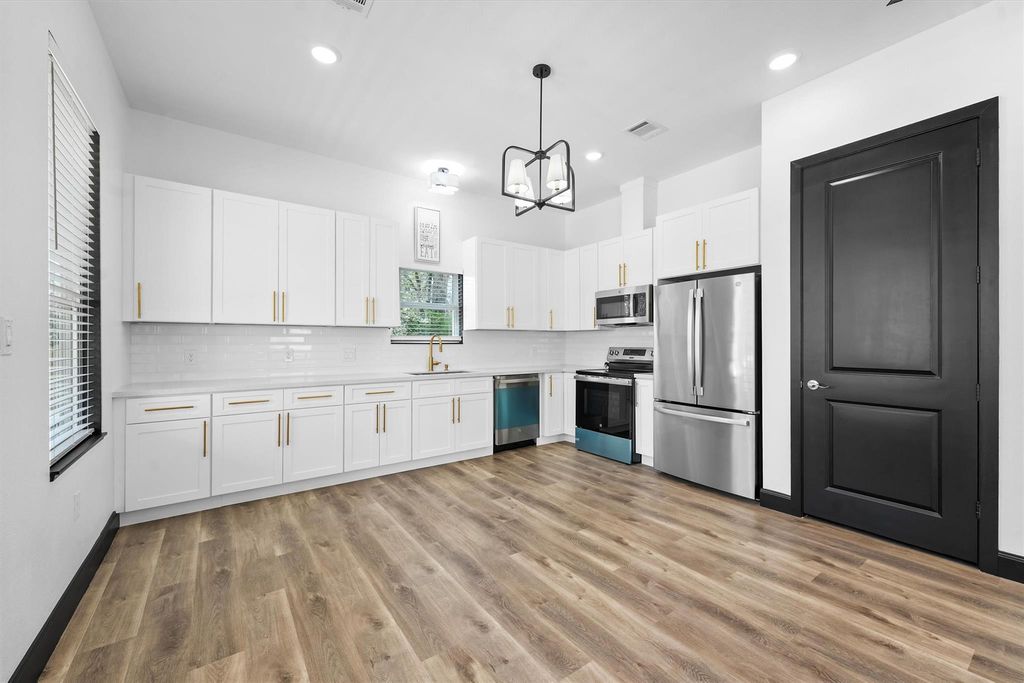 210 Canary Street, Point Blank, TX 77364