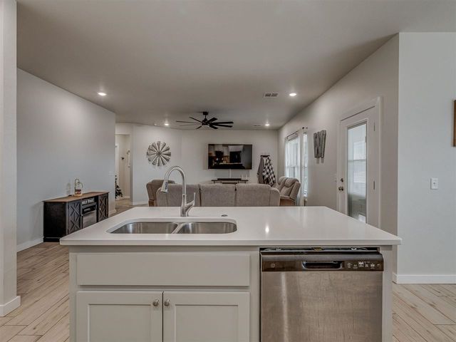 13630 NE Cornwallis Dr, Elgin, OK 73538