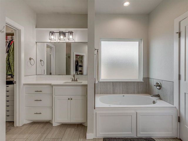 13630 NE Cornwallis Dr, Elgin, OK 73538