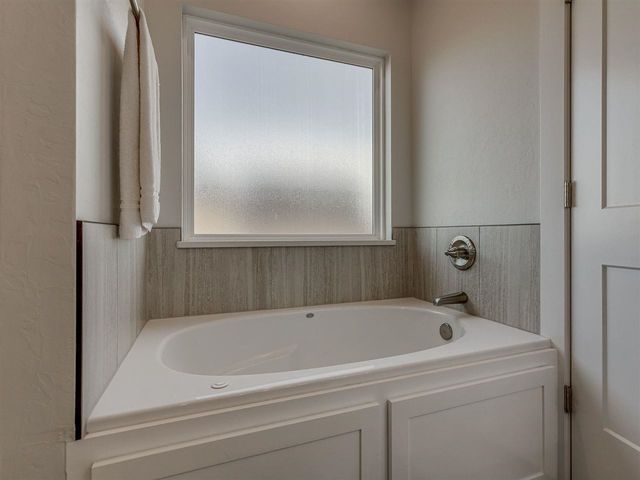 13630 NE Cornwallis Dr, Elgin, OK 73538