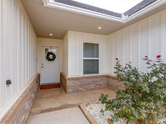 13630 NE Cornwallis Dr, Elgin, OK 73538