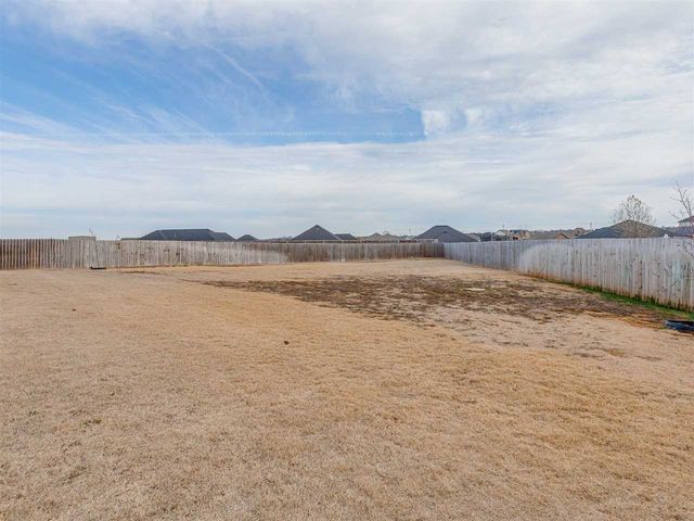 13630 NE Cornwallis Dr, Elgin, OK 73538