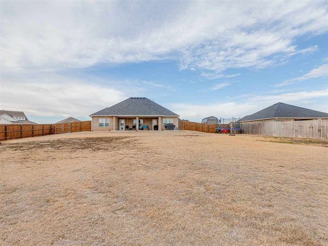 13630 NE Cornwallis Dr, Elgin, OK 73538