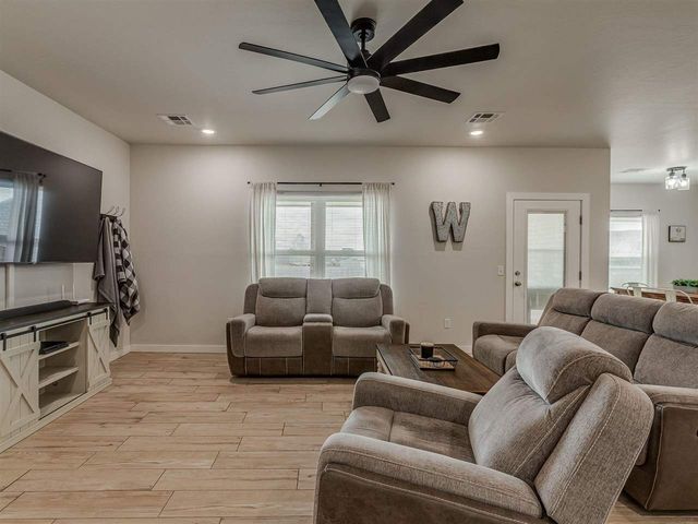 13630 NE Cornwallis Dr, Elgin, OK 73538