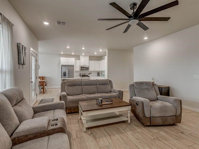 13630 NE Cornwallis Dr, Elgin, OK 73538