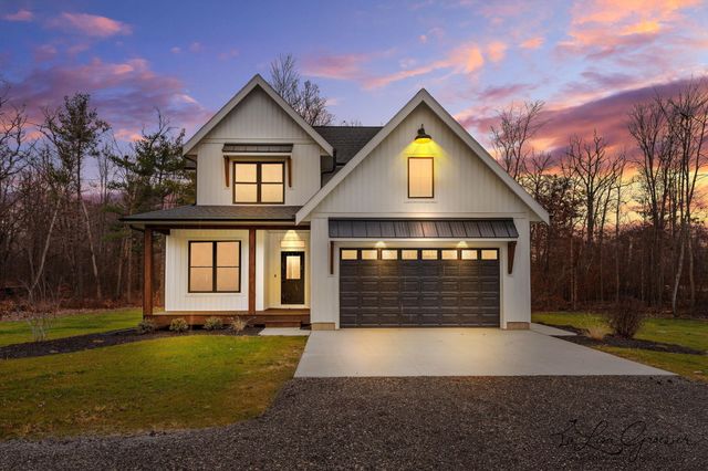 10048 Barberry Lane, Howard City, MI 49329