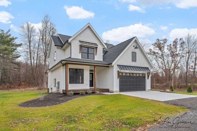 10048 Barberry Lane, Howard City, MI 49329