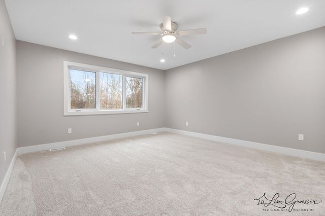 10048 Barberry Lane, Howard City, MI 49329