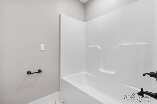 10048 Barberry Lane, Howard City, MI 49329