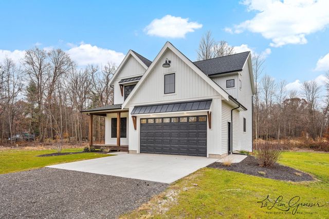 10048 Barberry Lane, Howard City, MI 49329