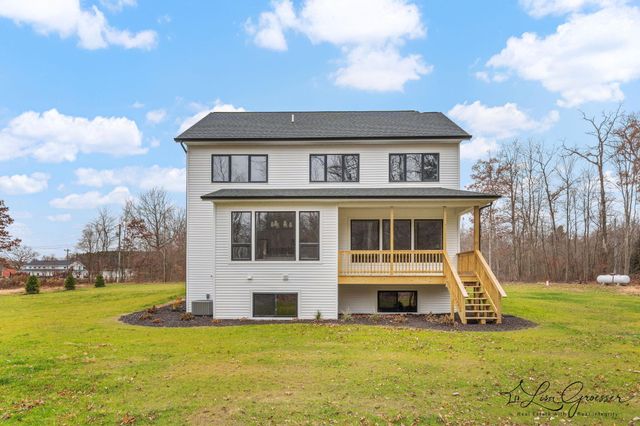 10048 Barberry Lane, Howard City, MI 49329