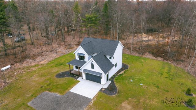 10048 Barberry Lane, Howard City, MI 49329