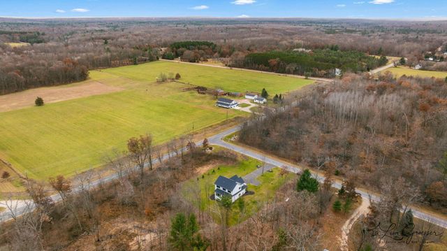 10048 Barberry Lane, Howard City, MI 49329