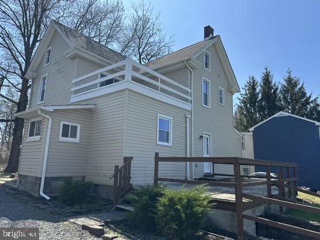 722 HILLTOWN PIKE, Line Lexington, PA 18932