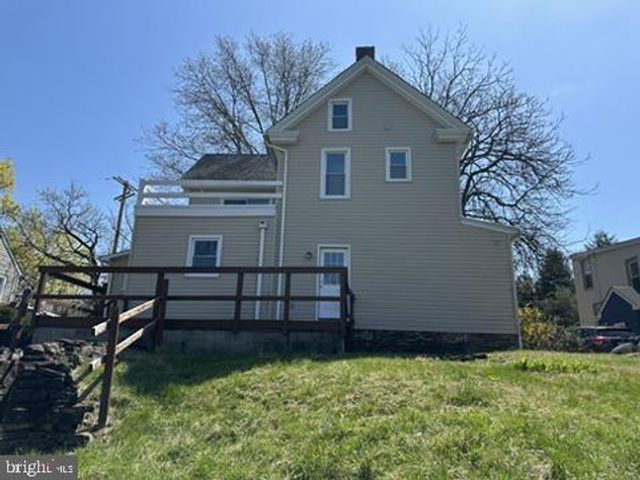 722 HILLTOWN PIKE, Line Lexington, PA 18932