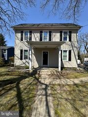 722 HILLTOWN PIKE, Line Lexington, PA 18932