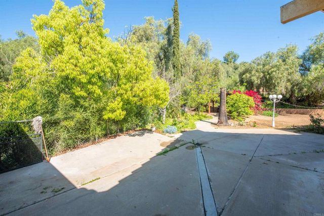 2715 S Centre City Parkway, Escondido, CA 92025