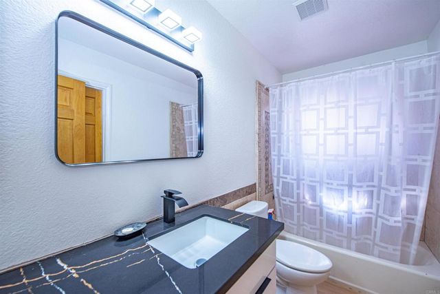 2715 S Centre City Parkway, Escondido, CA 92025