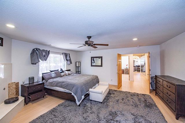 2715 S Centre City Parkway, Escondido, CA 92025