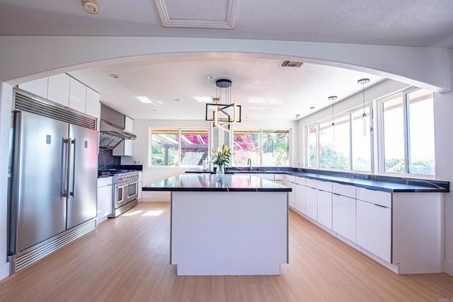 2715 S Centre City Parkway, Escondido, CA 92025