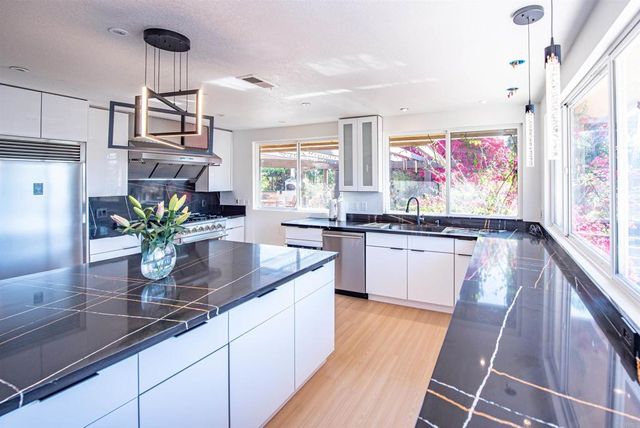 2715 S Centre City Parkway, Escondido, CA 92025