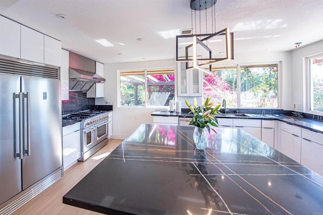 2715 S Centre City Parkway, Escondido, CA 92025