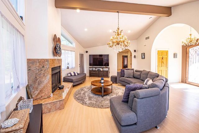2715 S Centre City Parkway, Escondido, CA 92025