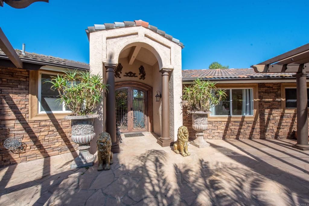 2715 S Centre City Parkway, Escondido, CA 92025