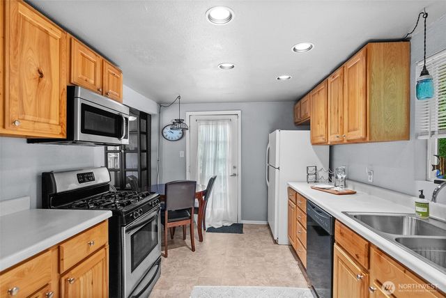 2569 E Williams Lane, Port Orchard, WA 98366