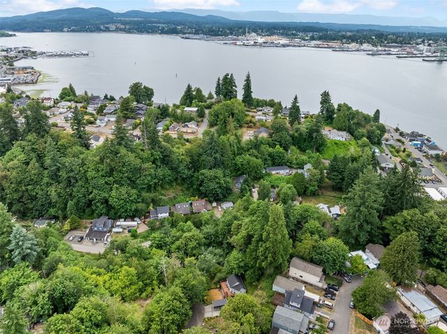 2569 E Williams Lane, Port Orchard, WA 98366