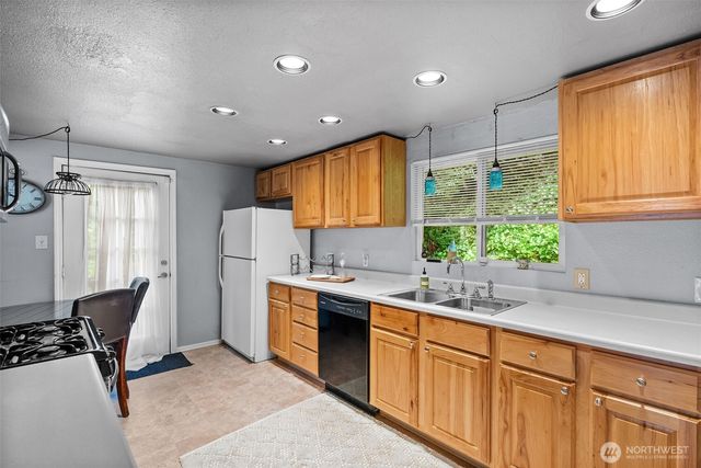 2569 E Williams Lane, Port Orchard, WA 98366