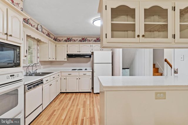 902 APPLE DR, Mechanicsburg, PA 17055