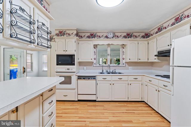 902 APPLE DR, Mechanicsburg, PA 17055