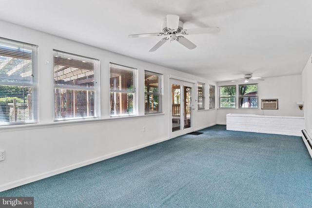 902 APPLE DR, Mechanicsburg, PA 17055